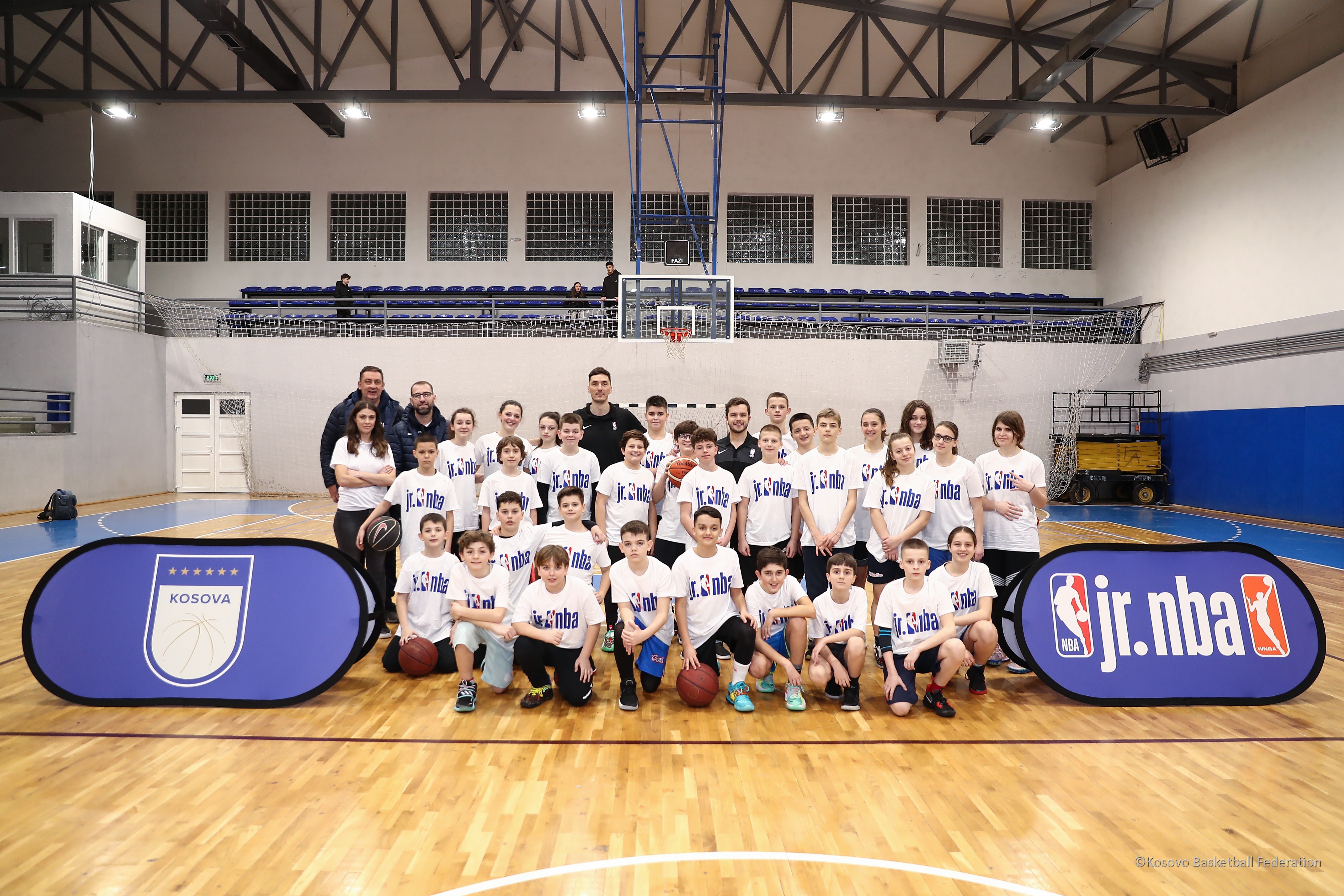 Welsch dhe Carrion mbajnë stërvitje me fëmijët kosovarë